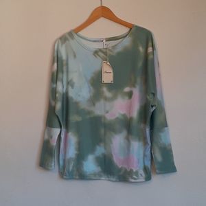 NWT Fracies round neck long sleeves tees size S